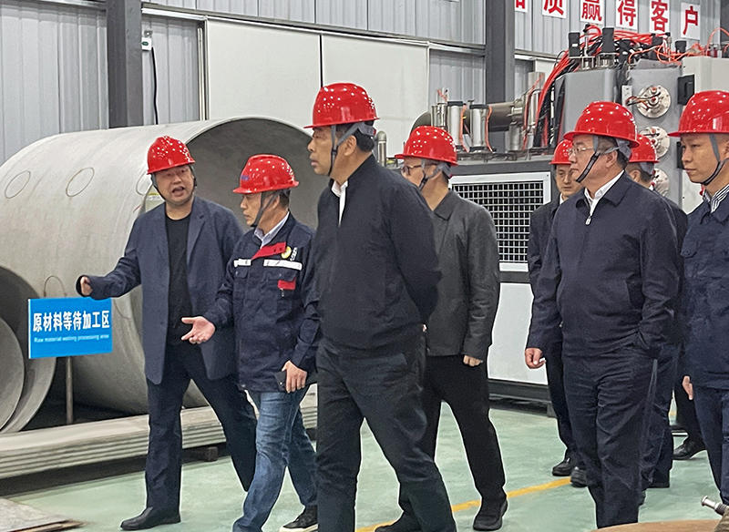 Fu Guirong, Secretary of the Municipal Party Committee, led relevant department heads to accompany Ke Jixin, Director of the Zhejiang Provincial Department of Economy and Information Technology, to visit and investigate Ningbo Hongyu Vacuum Technology Co., Ltd. in our city.
